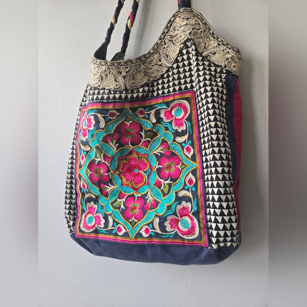 Vintage Khaadi Embroidered Colorful Handbag - Picture 4 of 10